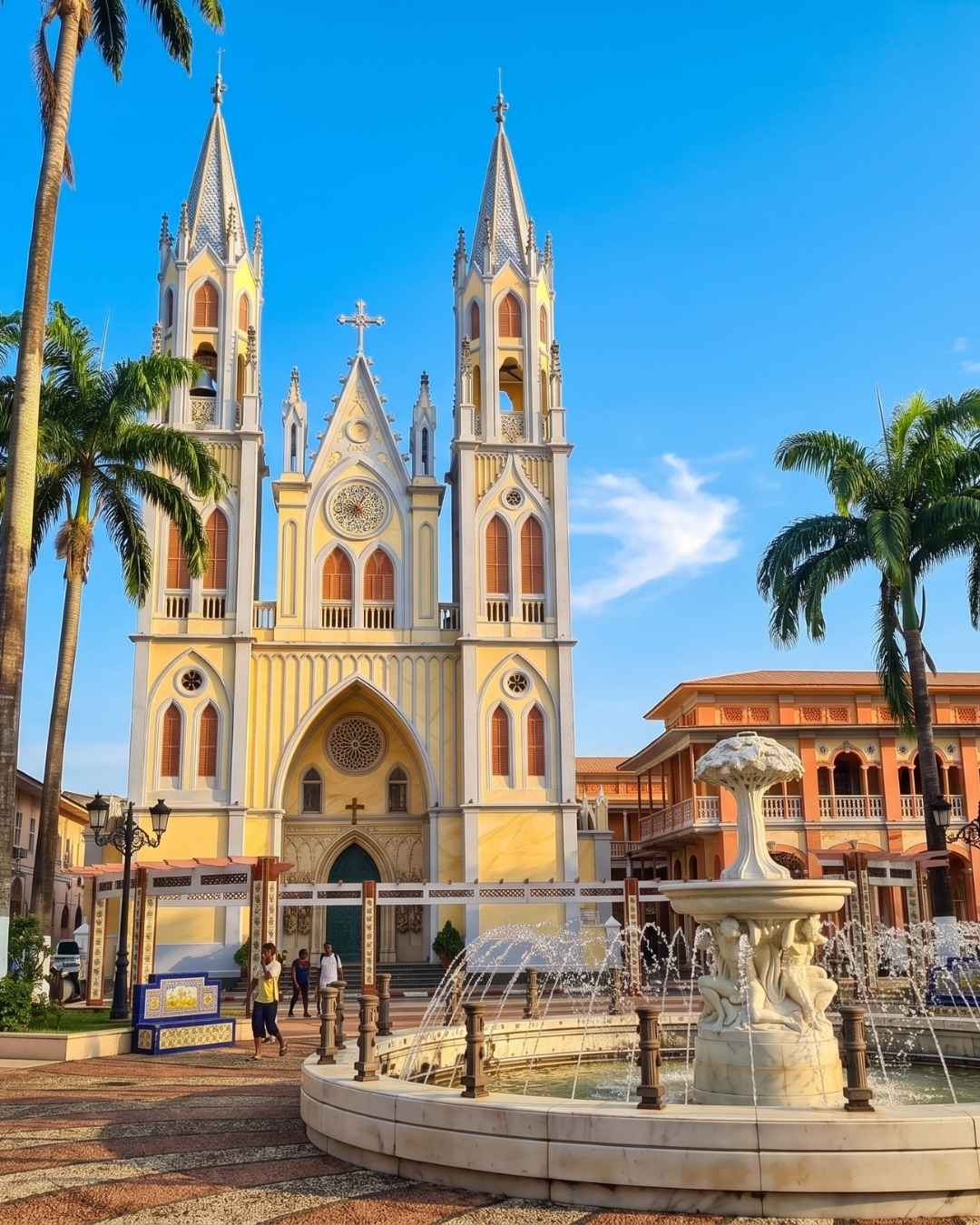 Catedral de Santa Isabel de Malabo, sede de la Archidiócesis de Malabo, Guinea Ecuatorial