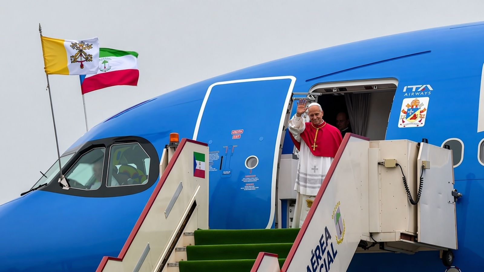 El Papa León XIV a su llegada al Aeropuerto Internacional de Malabo el 21 de abril de 2026