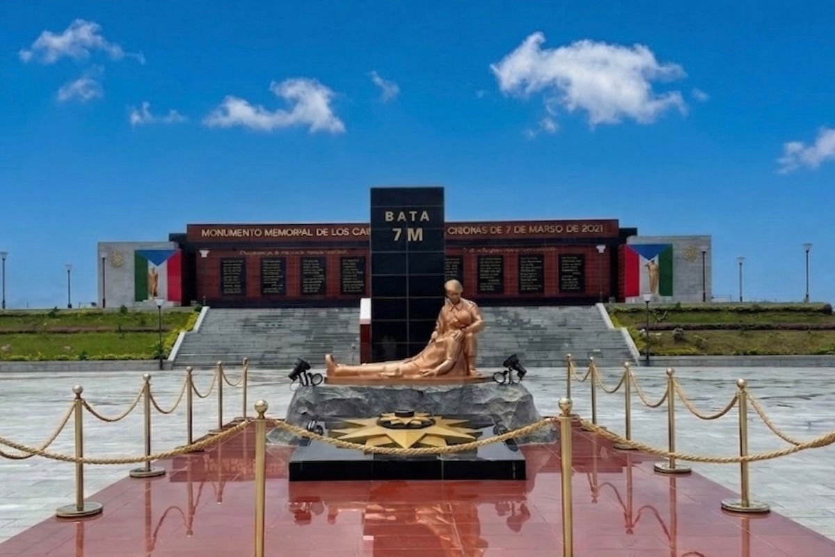 Monumento conmemorativo de las víctimas del 7M en Bata, Guinea Ecuatorial